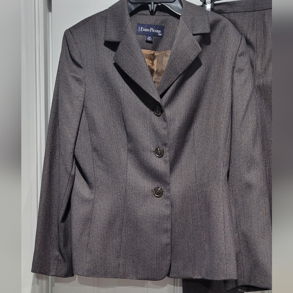 Evan Picone Women's Gray Blazer and Pants Set - Picture 2 of 10